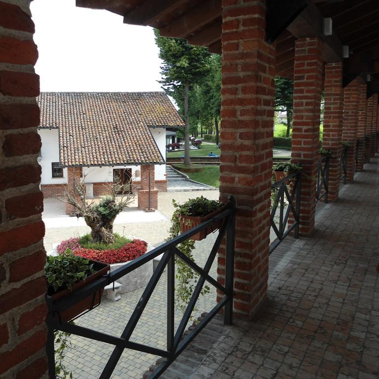 Hotel Novarello Granozzo con Monticello Экстерьер фото
